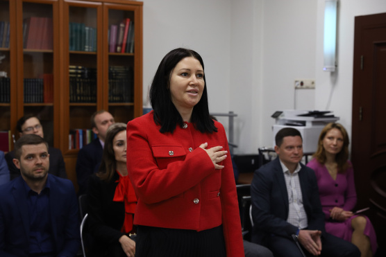  30 претендентов, успешно сдавших квалификационный экзамен, приняли присягу