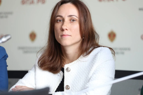 Председатель Союза молодых адвокатов России Екатерина Худова призвала коллег поддержать резолюцию в защиту адвокатуры