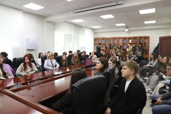 Знания должны быть живыми: студенты заглянули за кулисы адвокатуры в АПМО