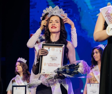 Адвокатская палата Московской области сердечно поздравляет адвоката АПМО Ирину Мошкову с блестящим выступлением на конкурсе красоты и материнства «Мисс и Миссис Подмосковье 2026»