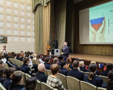 Адвокат АПМО провел встречу со студентами и школьниками в рамках проекта «Я — гражданин: право, ответственность, действие»